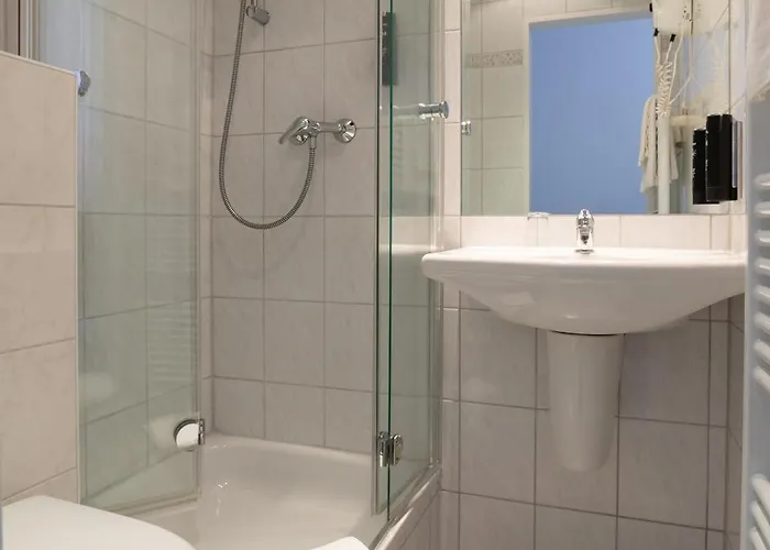 Commodore Hotel 3*