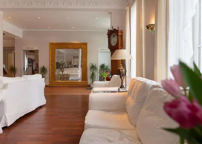 Commodore Hotel 3*