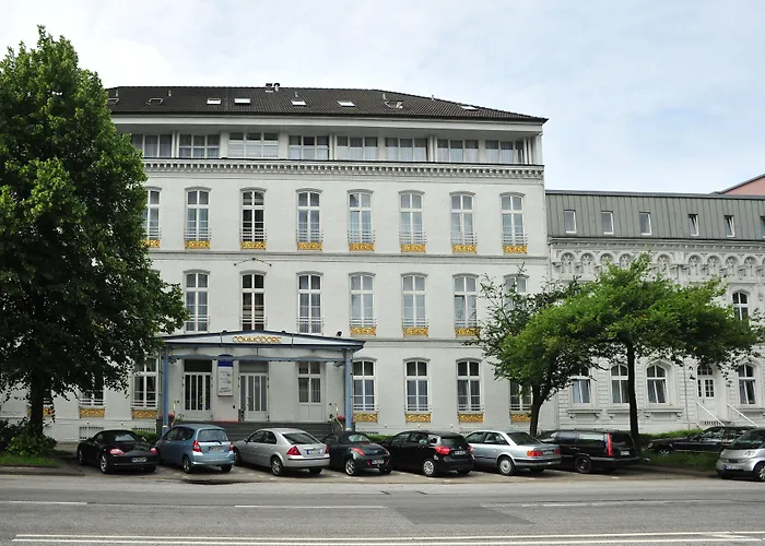 Commodore Hotel 3*